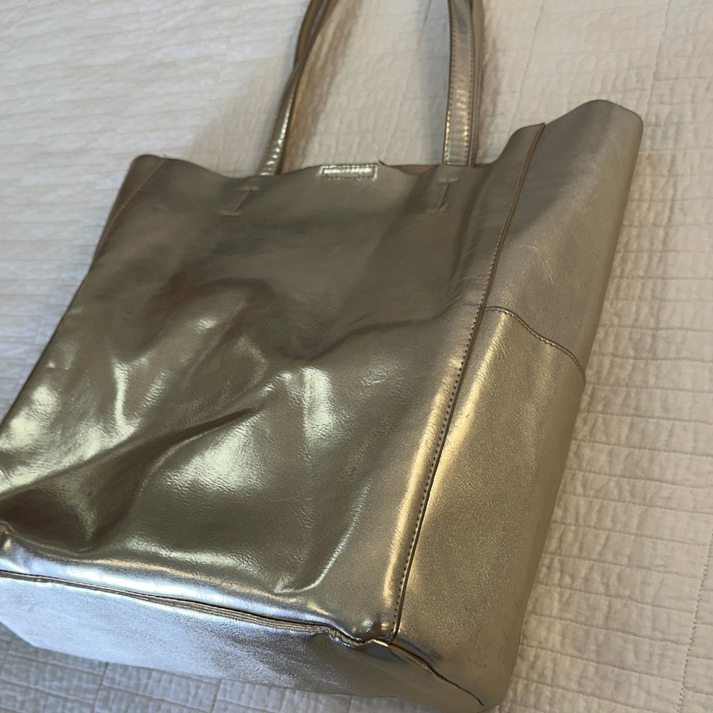 Shiraleah Large Metallic Gold Tote Bag Slide Pockets Faux Leather - Picture 4 of 8